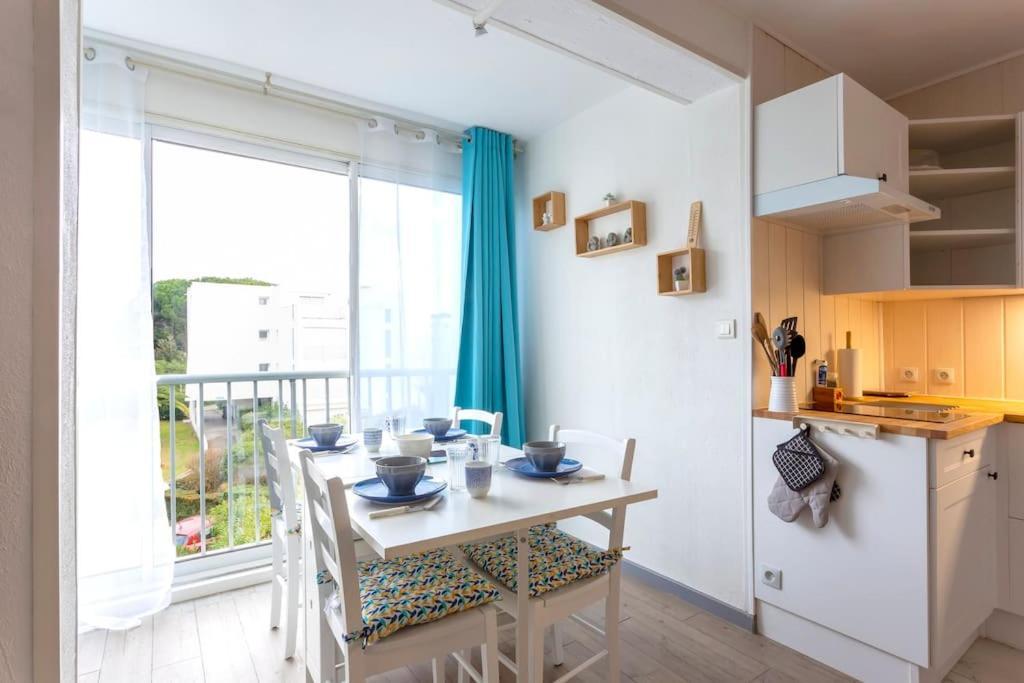 Chez Laurence - Elegant Appartement Climatise Avec Wifi Et Parking La Grande-Motte Kültér fotó